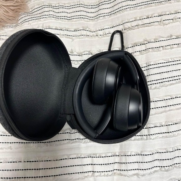 Beats Solo Pro - Picture 3 of 3